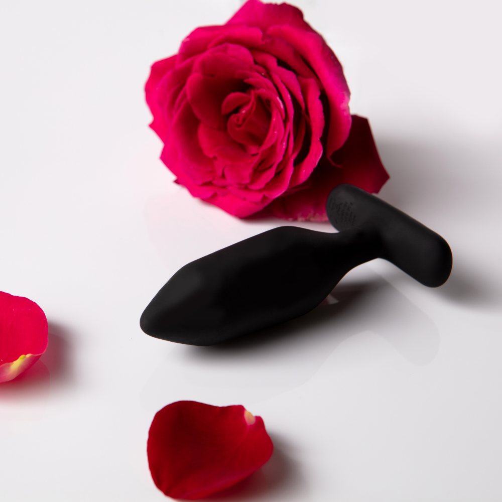 Onyx, by Je Joue – shown in product photo, available at Just The Tips with Nicole